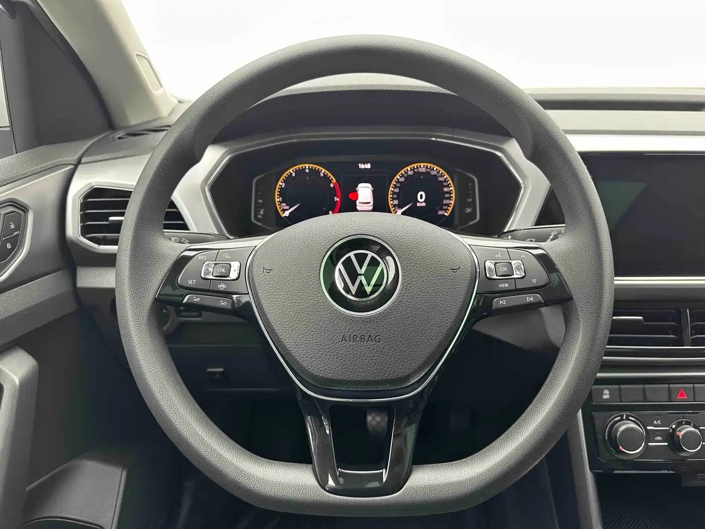 Фото 18 - Volkswagen T-Cross