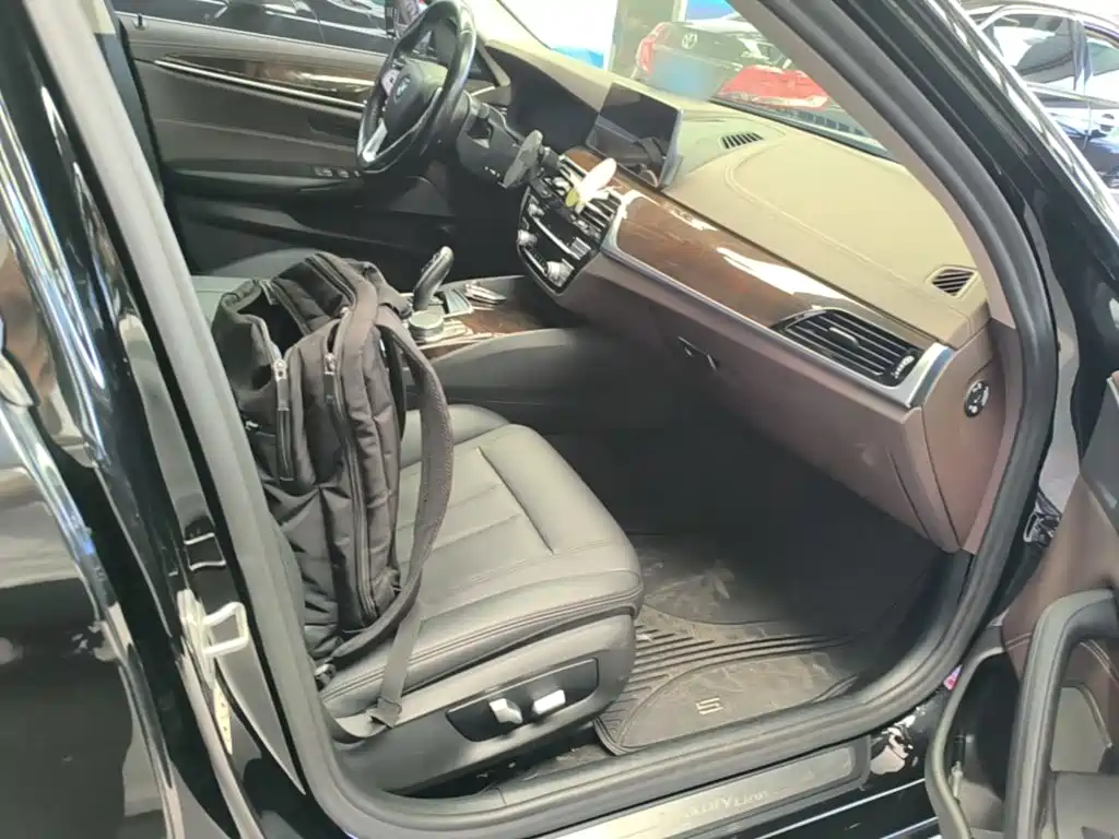 صورة 25 - BMW 5 Series
