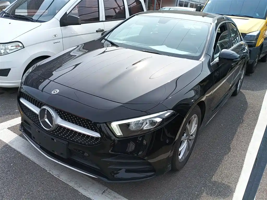 Mercedes-Benz A-Class 2019 Facelift A 200 L Sports Sedan фото 2