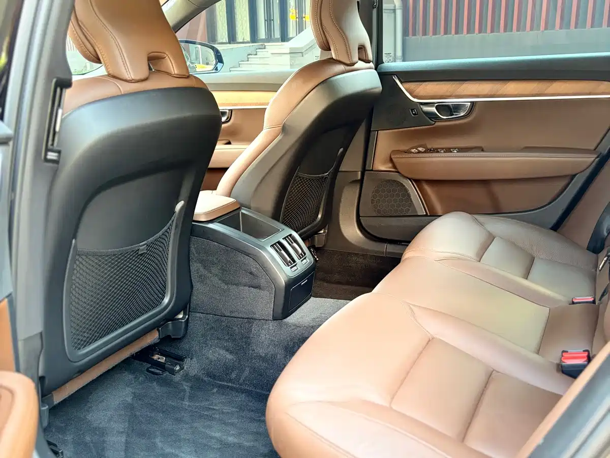 Photo 13 - Volvo S90