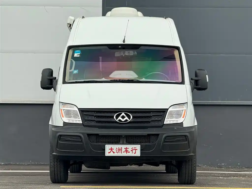 SAIC Maxus Xintu V80 2015 2.5T Manual Proud Transporter Edition Long Wheelbase High Roof фото 2