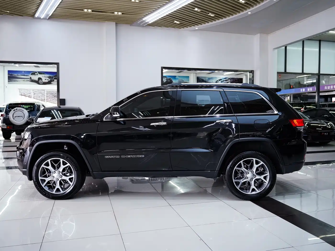 JEEP GRAND CHEROKEE (IMPORTED)