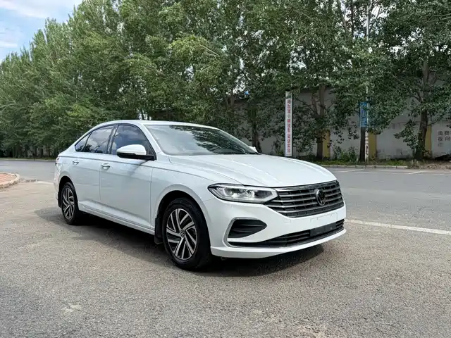 Volkswagen Lavida 2023 Facelift 1.5L Automatic 5 Million Edition — фото 3