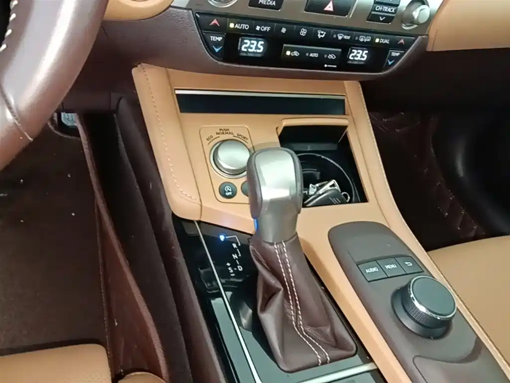 Lexus ES 2015 200 Elite Edition фото 14