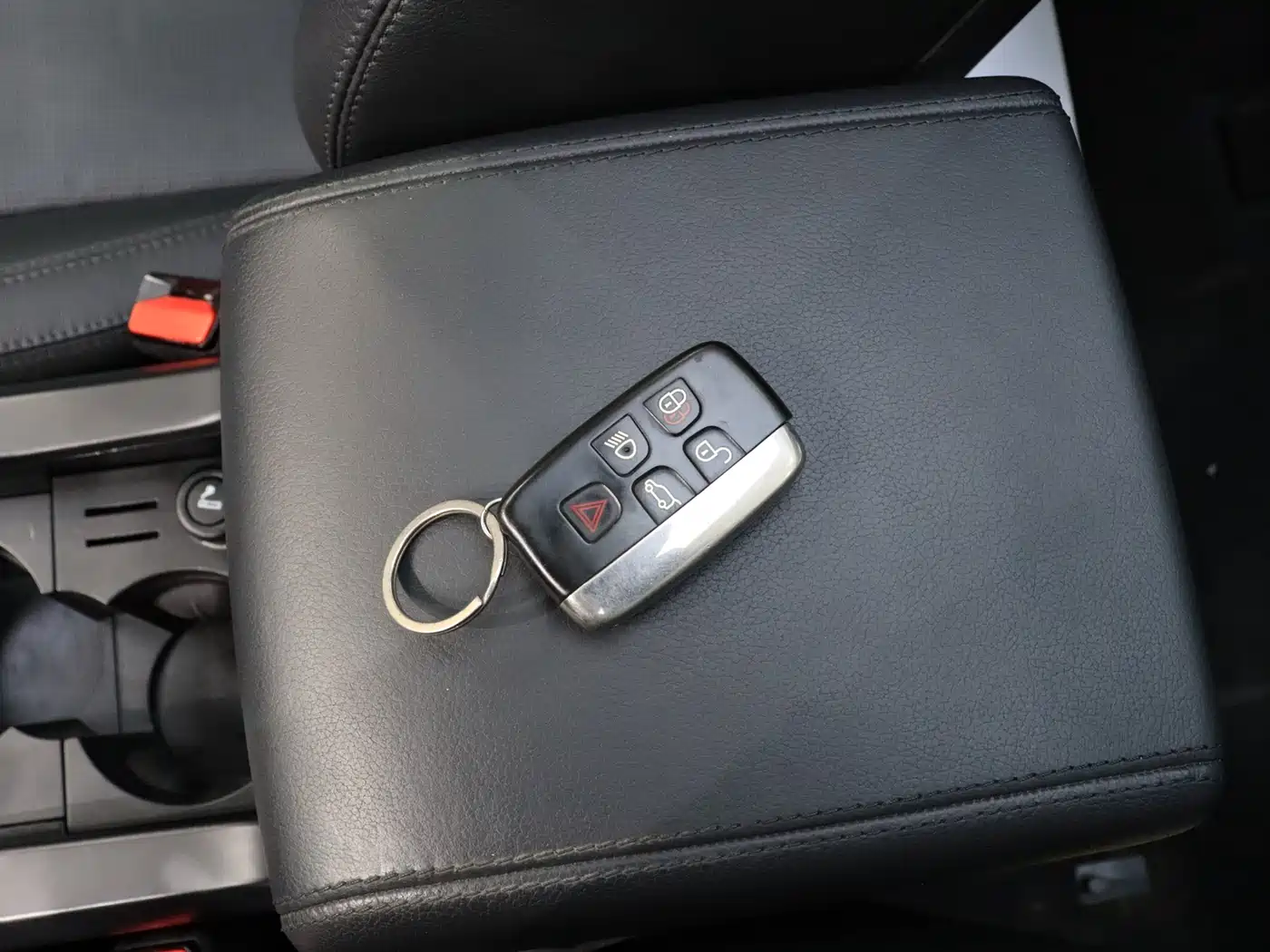 Land Rover Discovery Sport 2018 240PS SE Edition фото 10