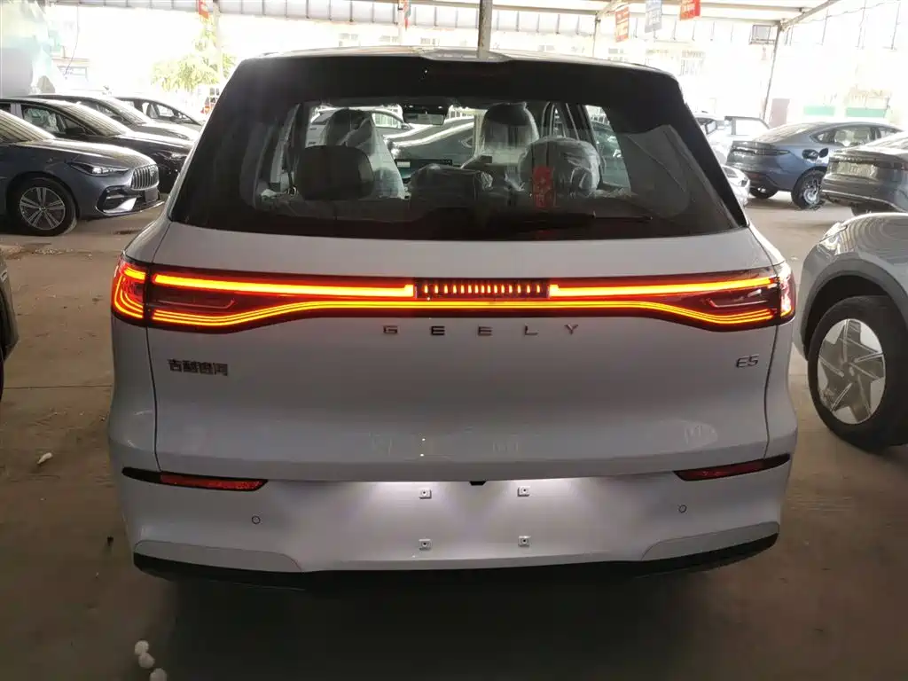 Geely Galaxy Galaxy E5 2026 530km Voyager Edition фото 6