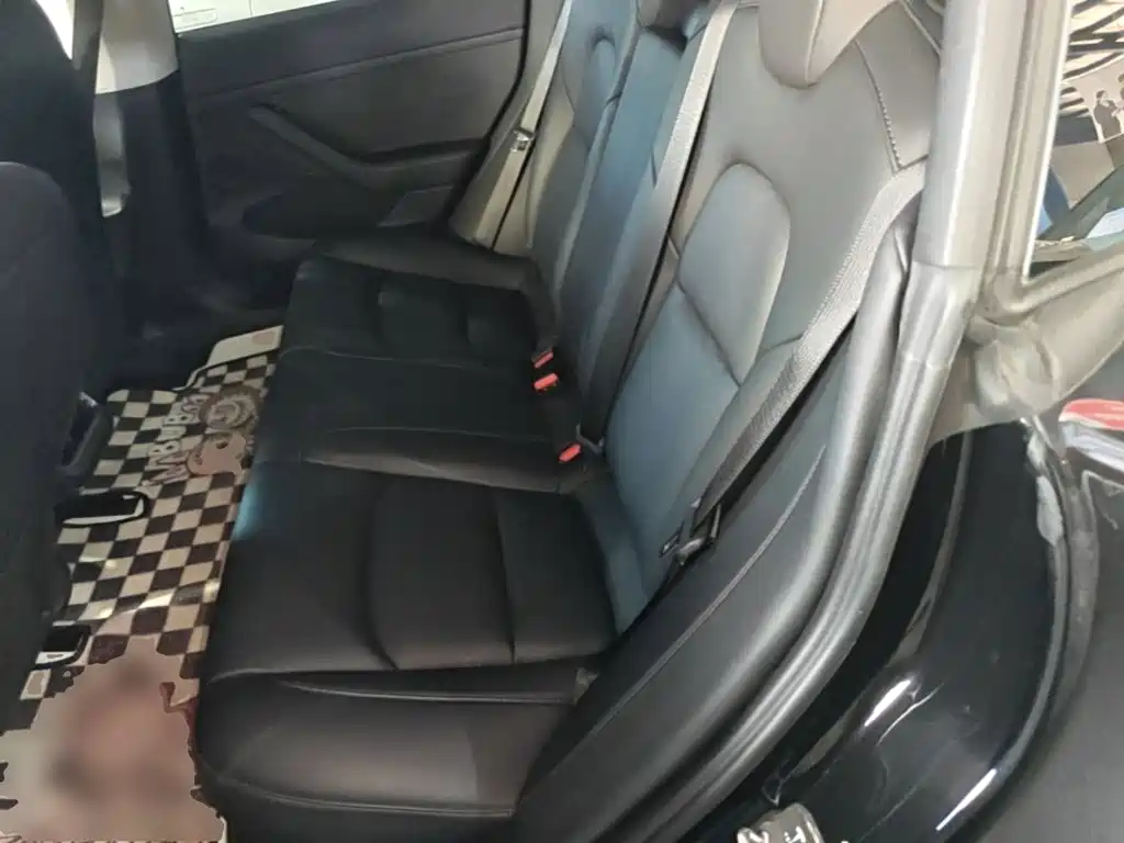 Фото 22 - Tesla Model 3