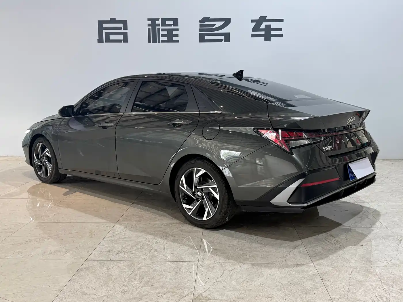 Hyundai Elantra 2023 Model 1.5L CVT LUX Premium Edition фото 6