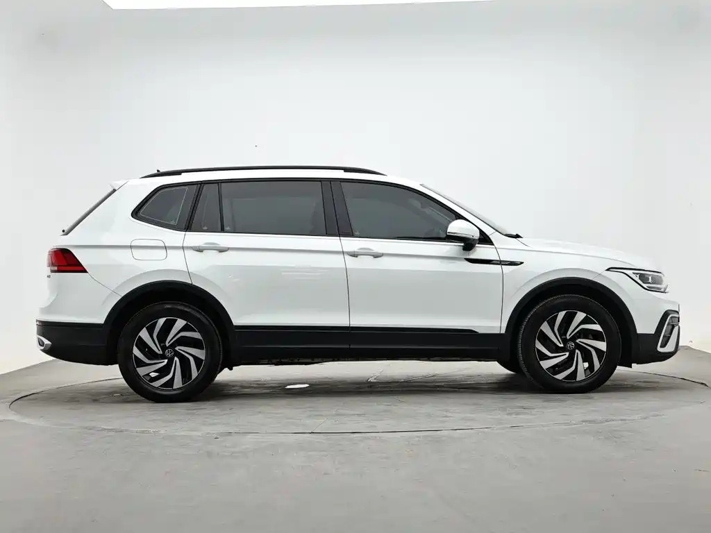 صورة 5 - Volkswagen Tiguan L