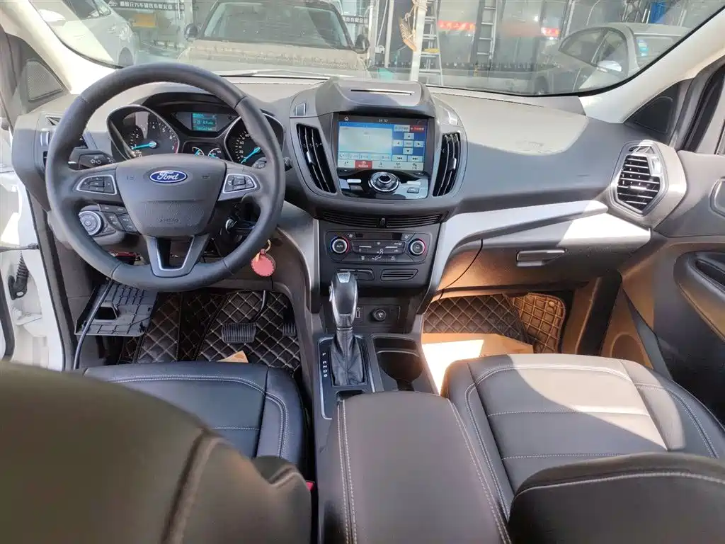 Фото 10 - Ford Kuga