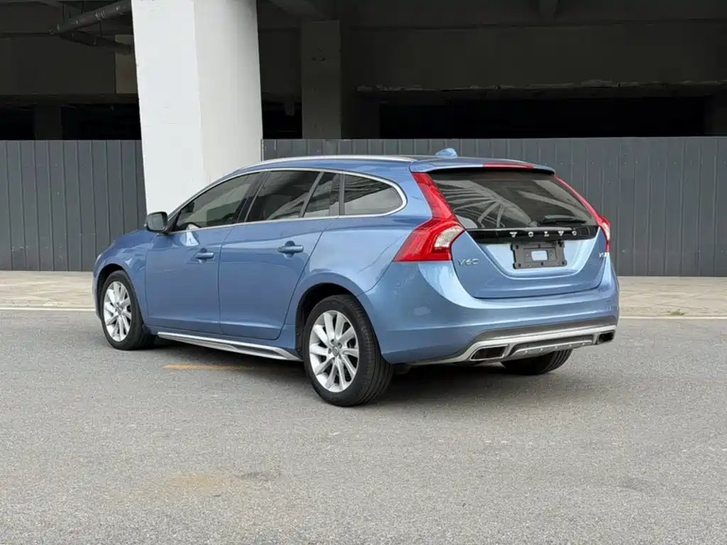 Фото 15 - Volvo V60