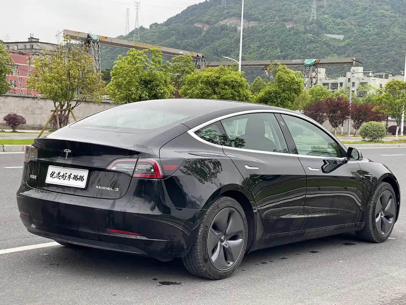 TESLA MODEL 3