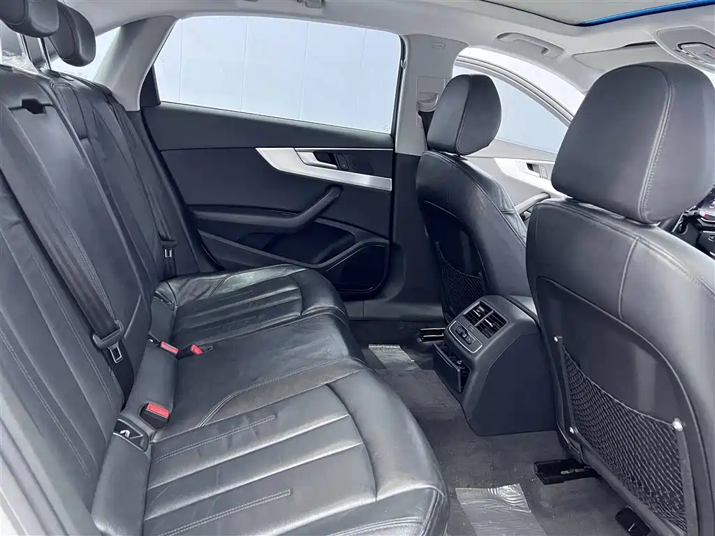 Audi A4L 2018 30th Anniversary 45 TFSI quattro Personality Sport фото 11