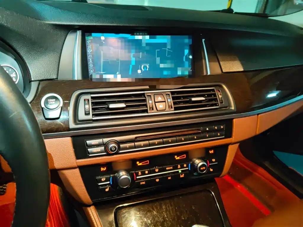 BMW 5 Series 2014 528Li Leading Edition фото 6