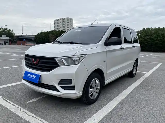 Wuling Hongguang 1.5L, S базовая, LAR