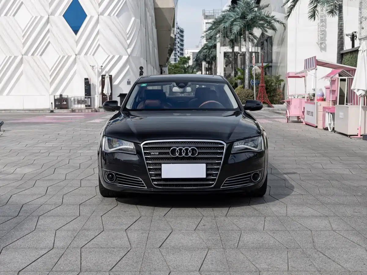 Фото 2 - Audi A8