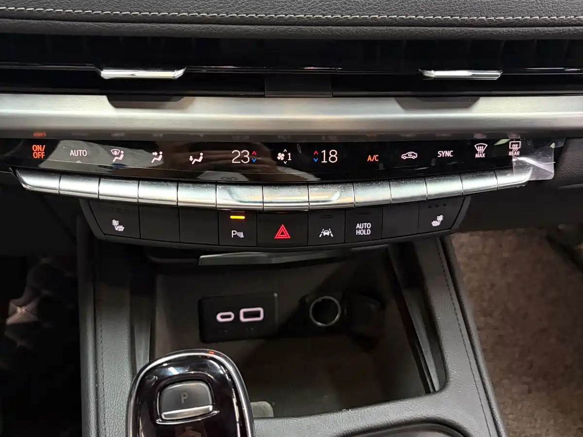 Фото 14 - Cadillac XT4