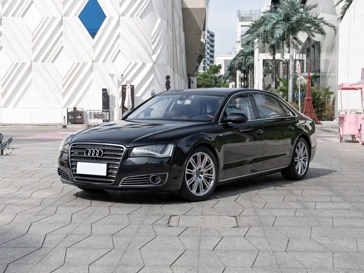 Фото 1 - Audi A8