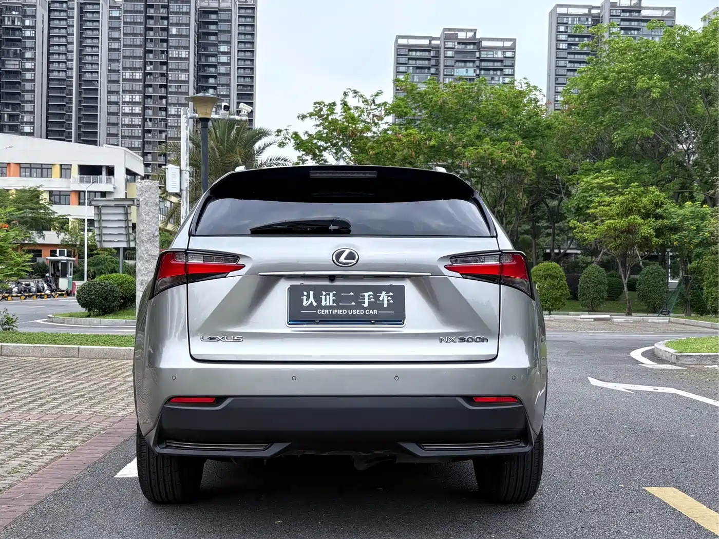 Lexus NX 2015 300h FWD Luxury фото 8