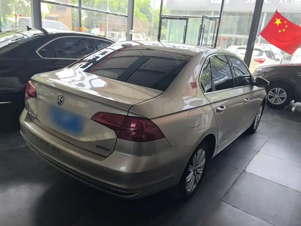 Volkswagen Bora 2016 Model 1.6L Manual Comfort фото 7