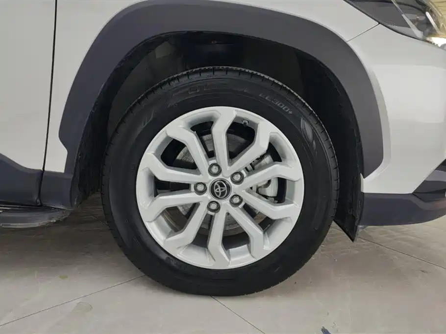 Toyota Frontlander 2022 2.0L CVT Leading Edition фото 6