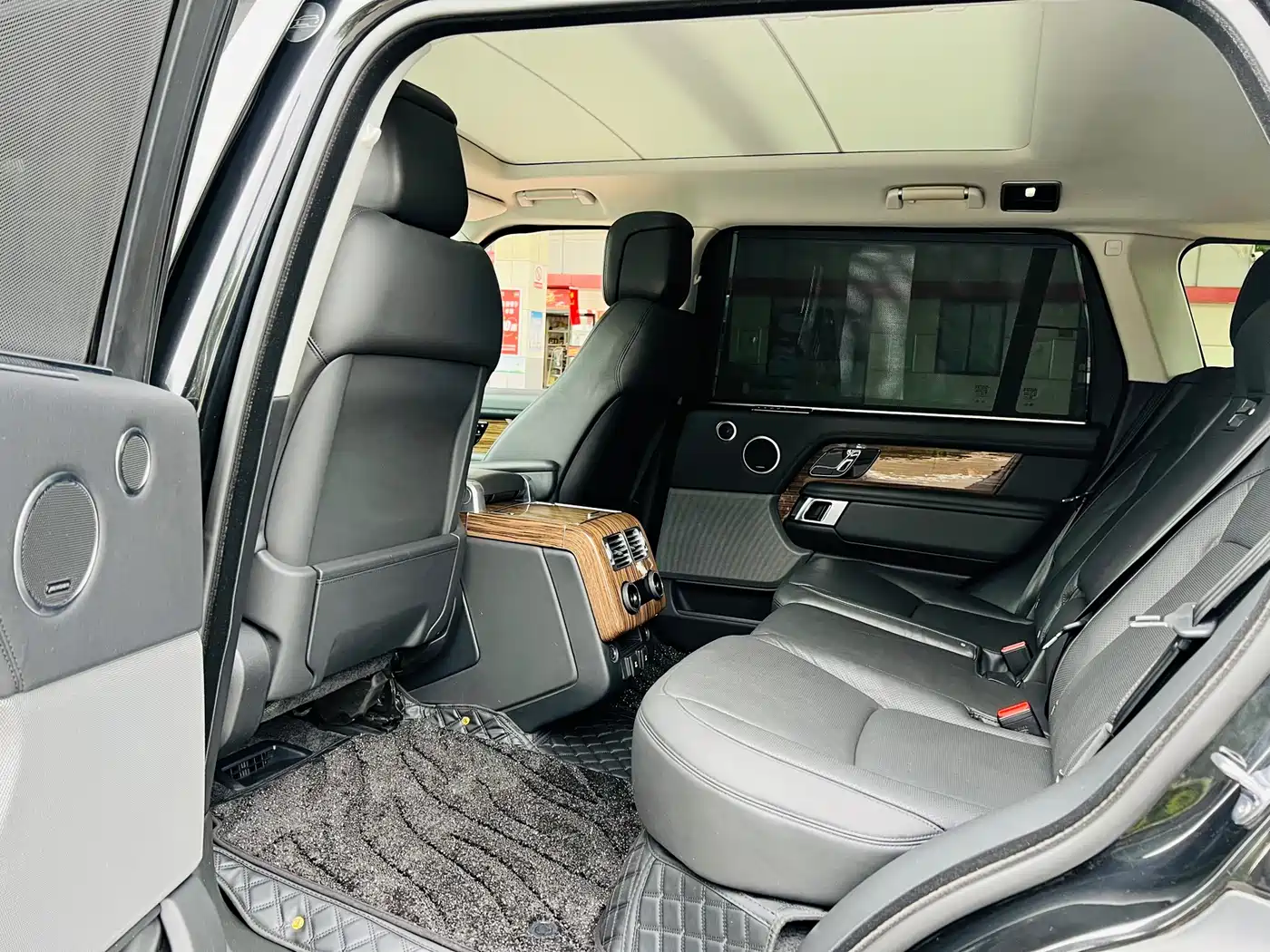 Land Rover Range Rover 2018 3.0 SC V6 Vogue Heritage Extended Edition фото 14