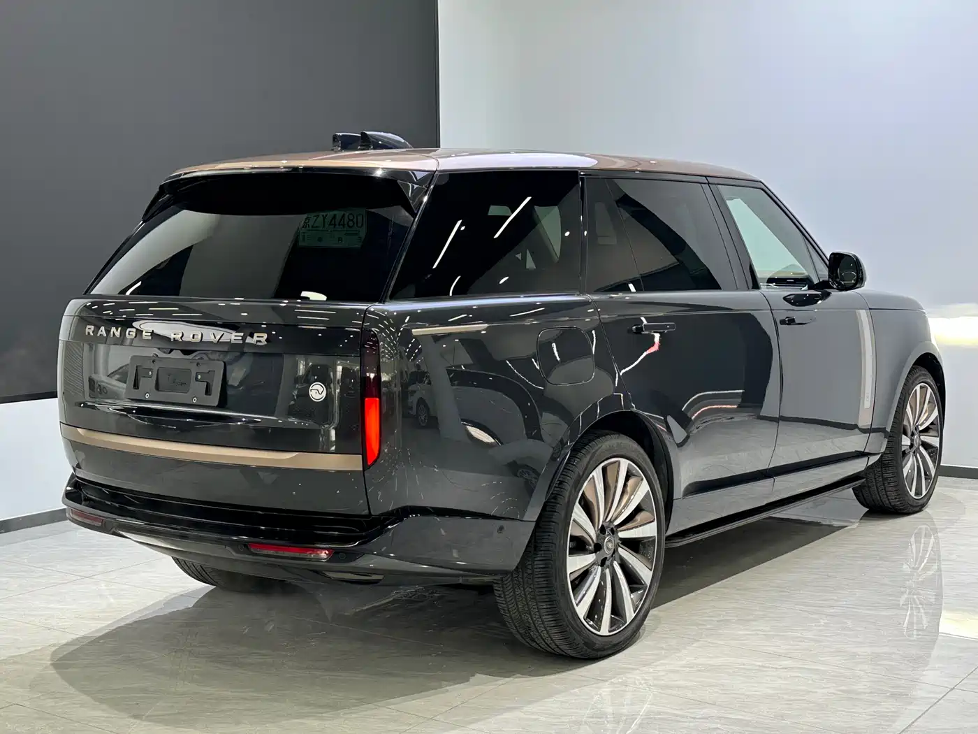 Land Rover Range Rover 2024 3.0 L6 400PS SV Honor Genesis Extended фото 6