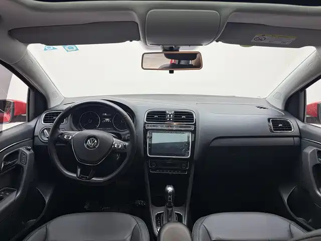 Volkswagen Polo 2018 1.5L Automatic Luxury фото 8