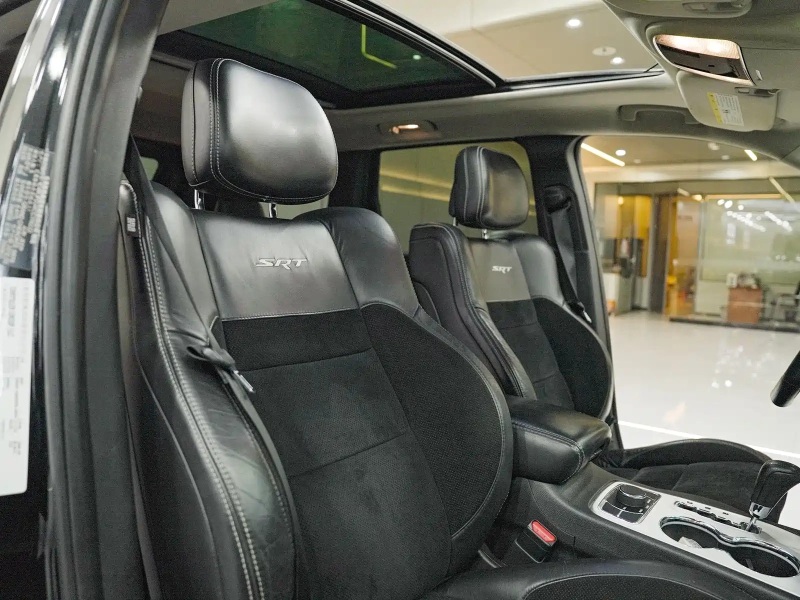 صورة 19 - Jeep Grand Cherokee SRT
