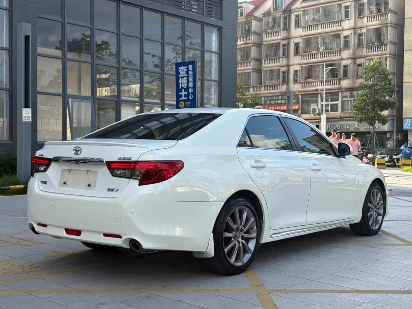 Фото 6 - Toyota Reiz