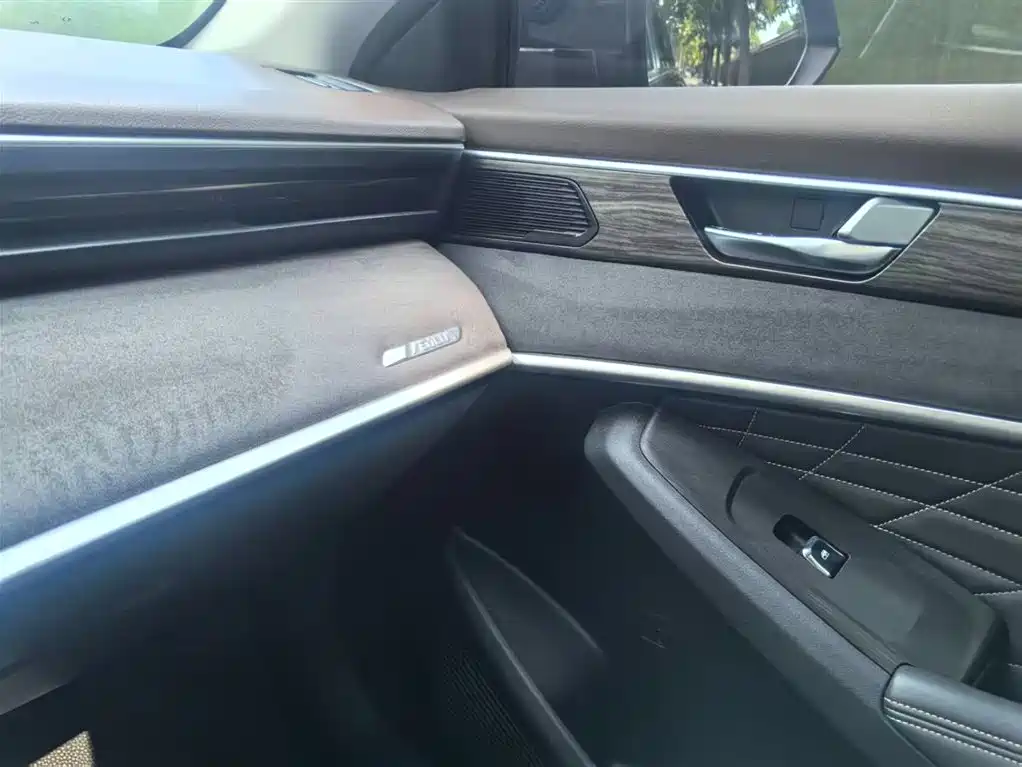 DONGFENG YI HYUN MAX