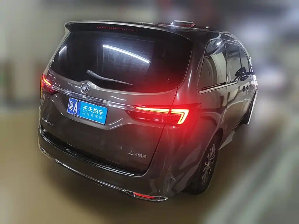Photo 2 - Buick GL8