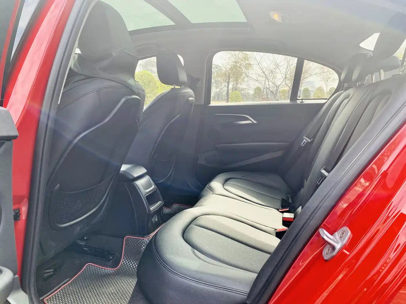 BMW 1 Series 2018 118i Sport Edition фото 11