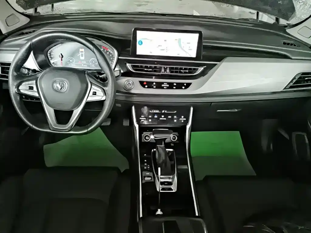 Фото 13 - Changan CS75
