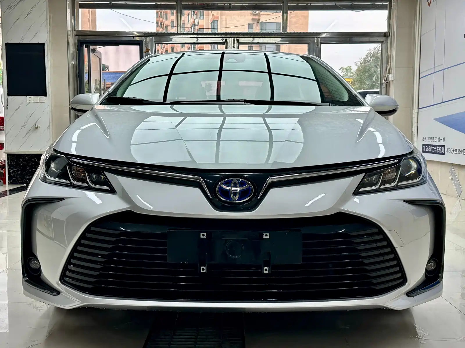 Фото 2 - Toyota Corolla