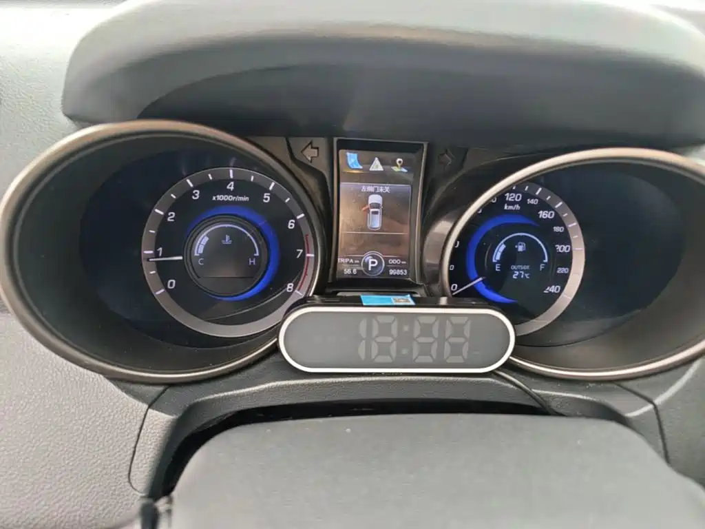 Photo 12 - Changan CS75