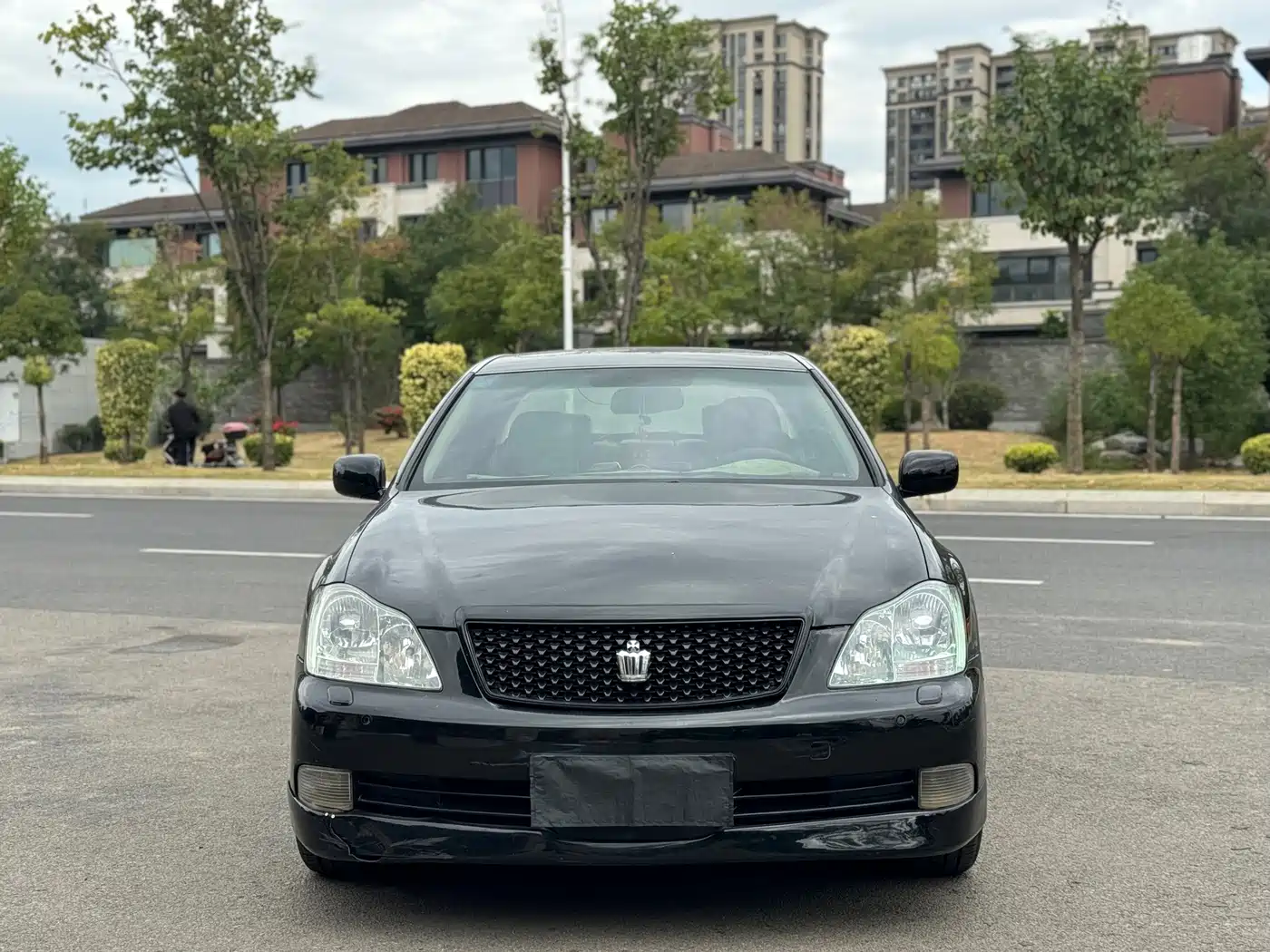 Photo 2 - Toyota Crown