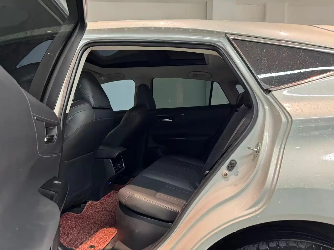 Toyota Lingfang HARRIER 2022 Hybrid 2.5L CVT 4WD Premium Edition фото 6