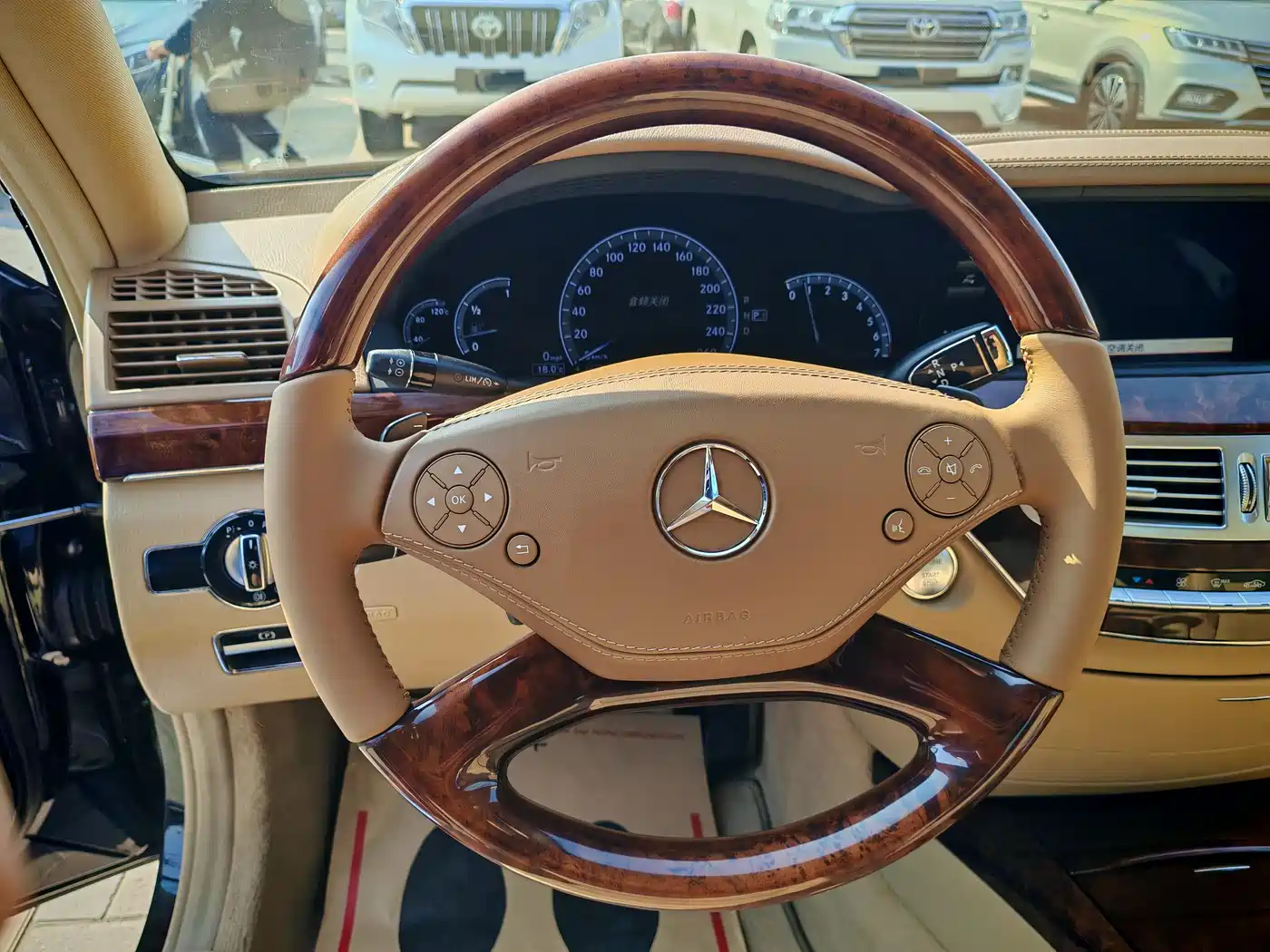 Mercedes-Benz S-Class 2012 S 300 L Luxury Grand Edition фото 17