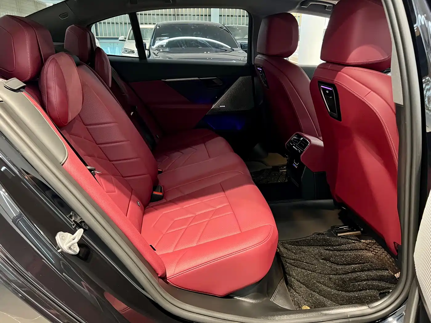 BMW 5 Series 2025 530Li Leading M Sport Package фото 11