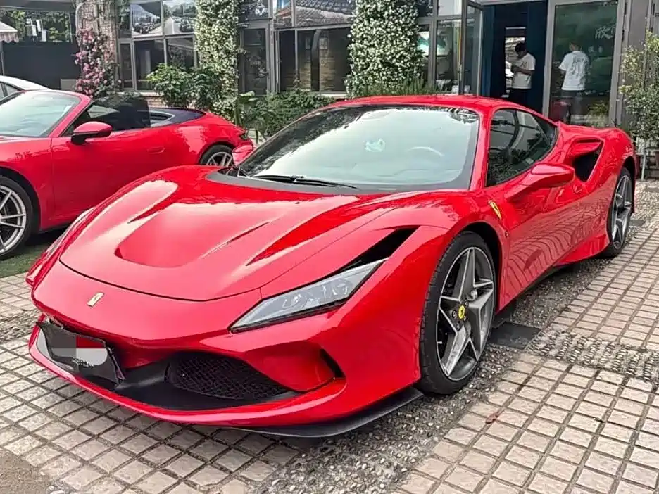 Фото 1 - Ferrari F8