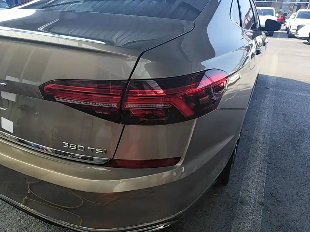 Фото 8 - Volkswagen Passat
