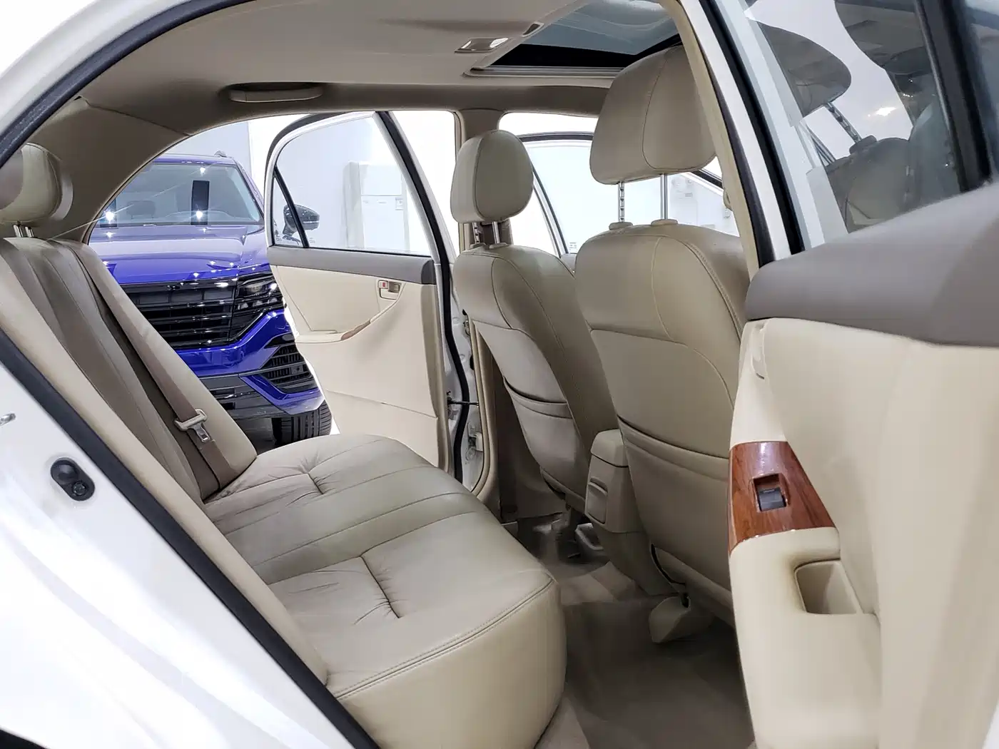 Toyota Corolla 2011 1.6L Automatic Luxury Edition фото 8