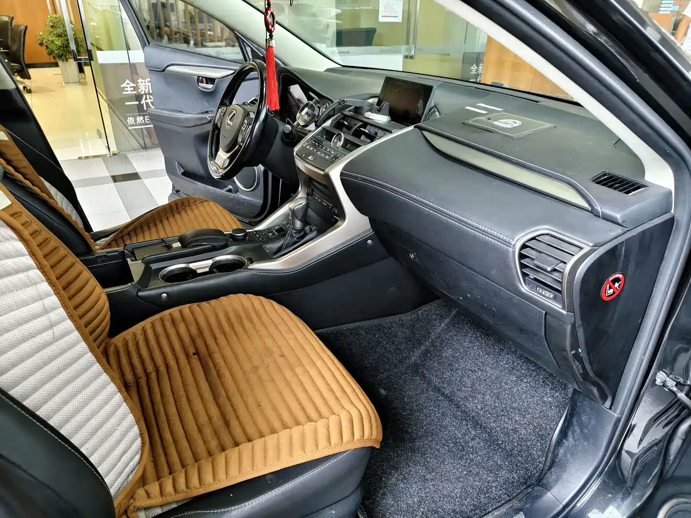 Фото 13 - Lexus NX