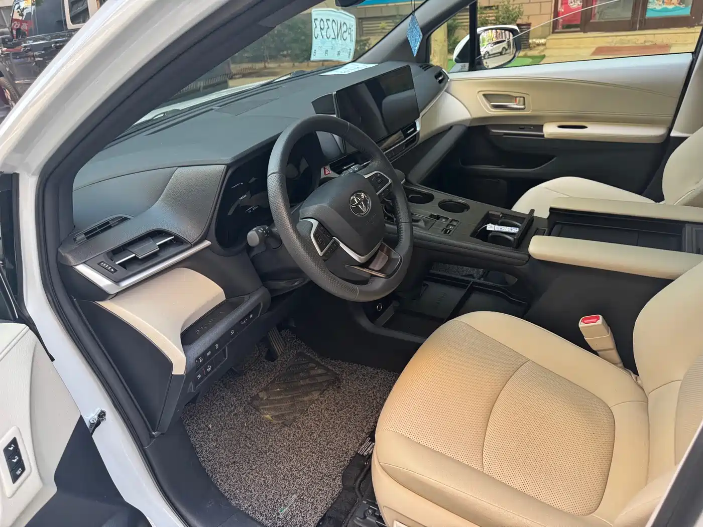 Toyota Granvia 2023 2.5L Hybrid Prestige PLUS Edition фото 9