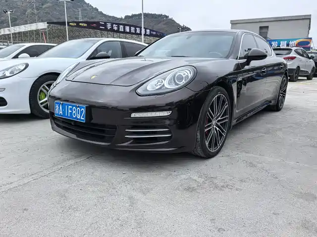 PORSCHE PANAMERA