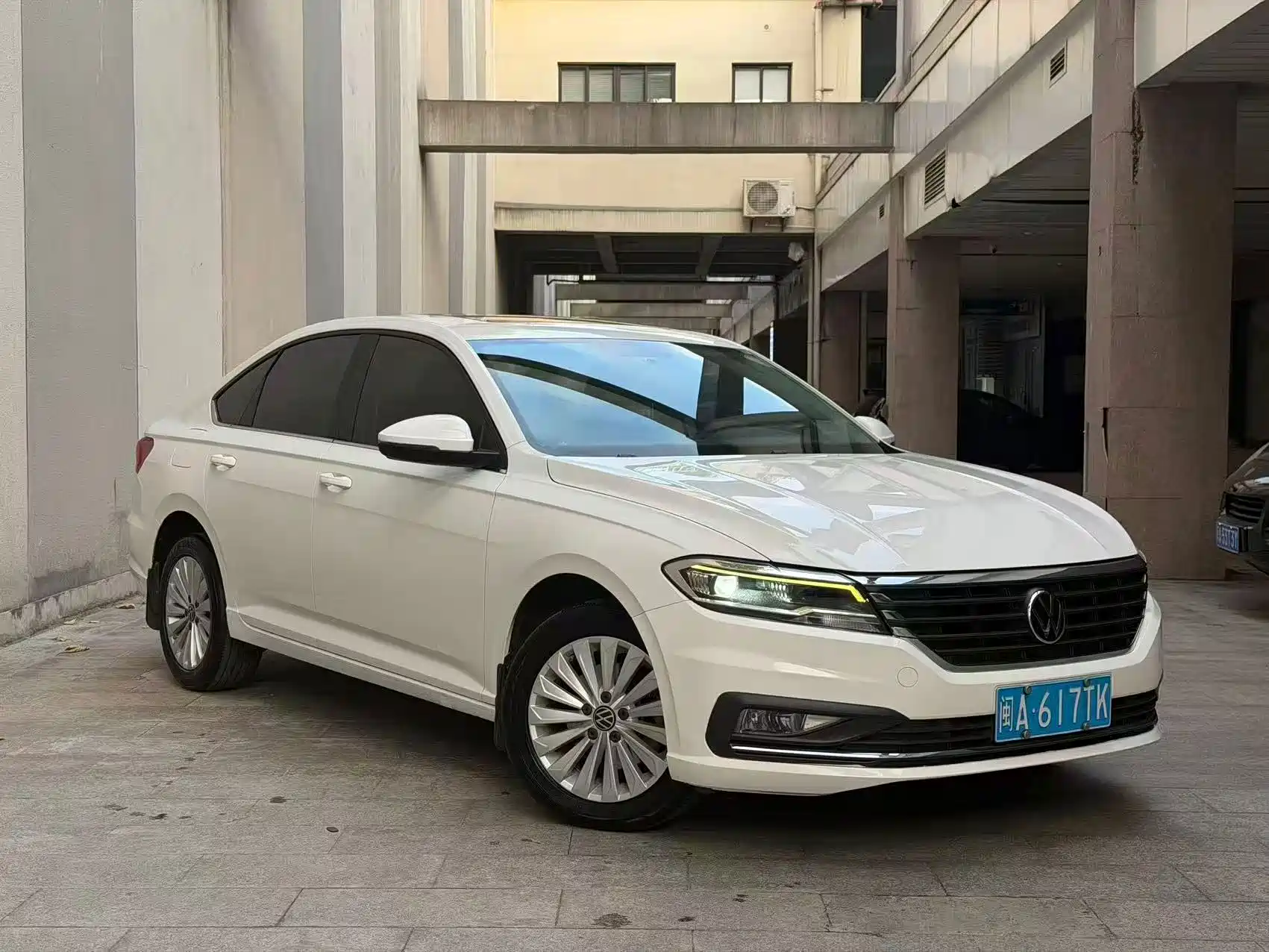 صورة 3 - Volkswagen Lavida