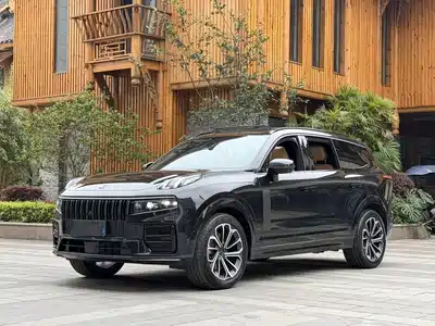 Lynk & Co 09
