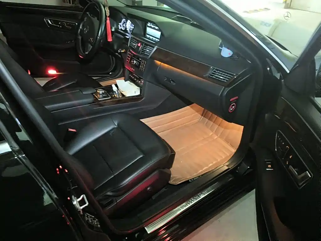 Фото 12 - Mercedes-Benz E-Class