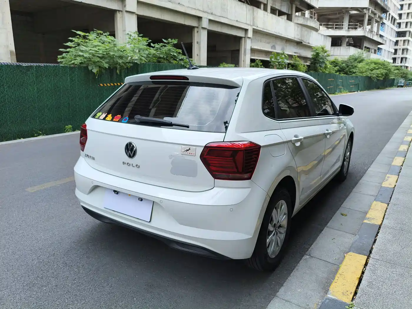 VOLKSWAGEN POLO